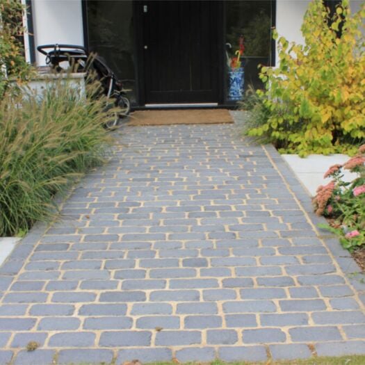 Paving Superstore Pro Range _ Granite Basalt Indian 'Temple' Black - TUMBLED SETTS