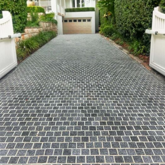 Paving Superstore _ Granite 'Ideal Range' Black - SETTS