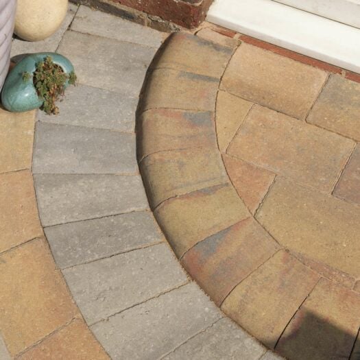 Brett Paving_Concrete 'Drivestyle' Autumn Gold-BLOCK PAVING KERBS