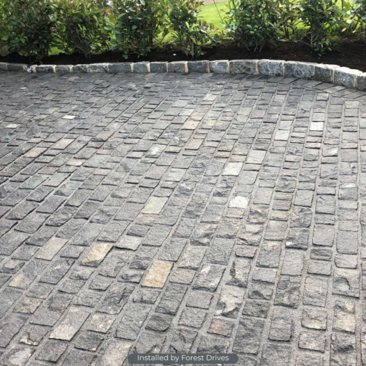 London Stone _ Natural Granite Black - SETTS