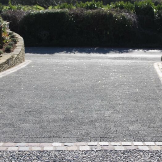Brett Paving _ Concrete 'Invicta Trio' Onyx - BLOCK PAVING