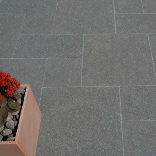 Strata Paving _ Granite 'Venetian' Ebony - PAVING SLABS