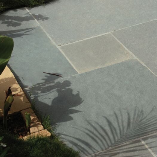 Strata Paving _ Riven Limestone 'Whitchurch Range' Kotah Blue - PAVING SLABS